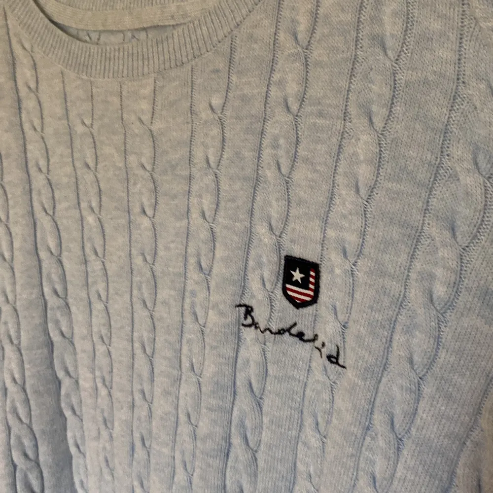 Säljer denna fina stickade tröjan från Bondelid💙i nyskick. Stickat.