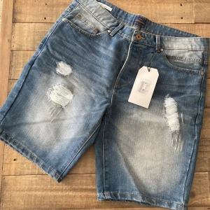 Nya jeansshorts  - Oanvända jeansshorts i storlek XL!