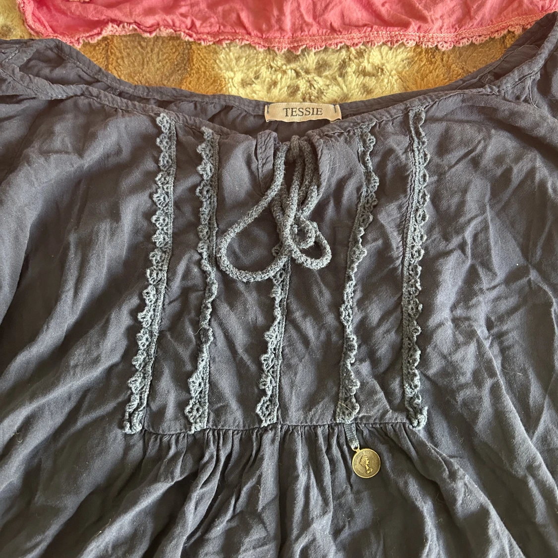 Två söta tröjor från tessie  - 90