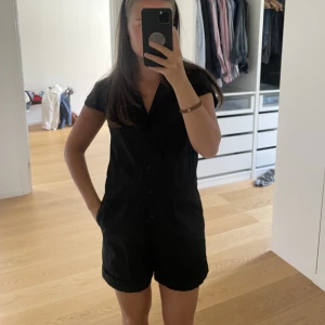 Playsuit  - Säljer min playsuit💗rensar och vill bli av med det mesta💕