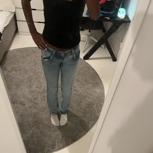 Pepe jeans💘KOM PRIVAT FÖR FLER BILDER - Snygga! Och riktigt bekväma🥰 säljer pga att de tyvärr har blivit lite för korta för mig. De är i otroligt bra skick.  Köpte de för 900.