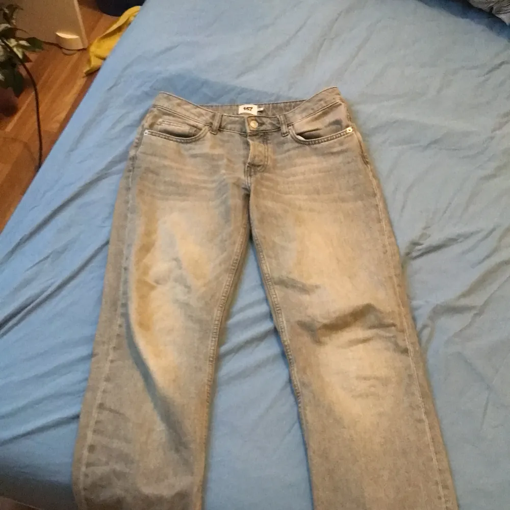 den är så skönt men tyvärr är den för stor för mig. så lätta fickor. och den är varma om de är kallt ute kan man ha de. eller om man ska träffa nån 😅😉. . Jeans & Byxor.