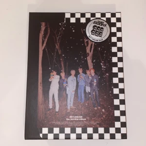 Nct dream We boom - Köpt på Bengans i Stockholm för 400kr men säljer för 300kr då den bara kommer med ett photocard! Pris kan diskuteras om den köpt i samband med den andra versionen! 💗