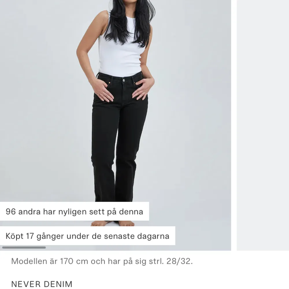 Säljer mina super fina lågmidjade jeans ifrån bikbok , de är använda 2 ggr alltså i ny skick  Köpta för 699 säljer för 299. Jeans & Byxor.