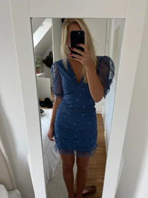 Klänning  - Cool klänning, oanvänd med lappen kvar❤️