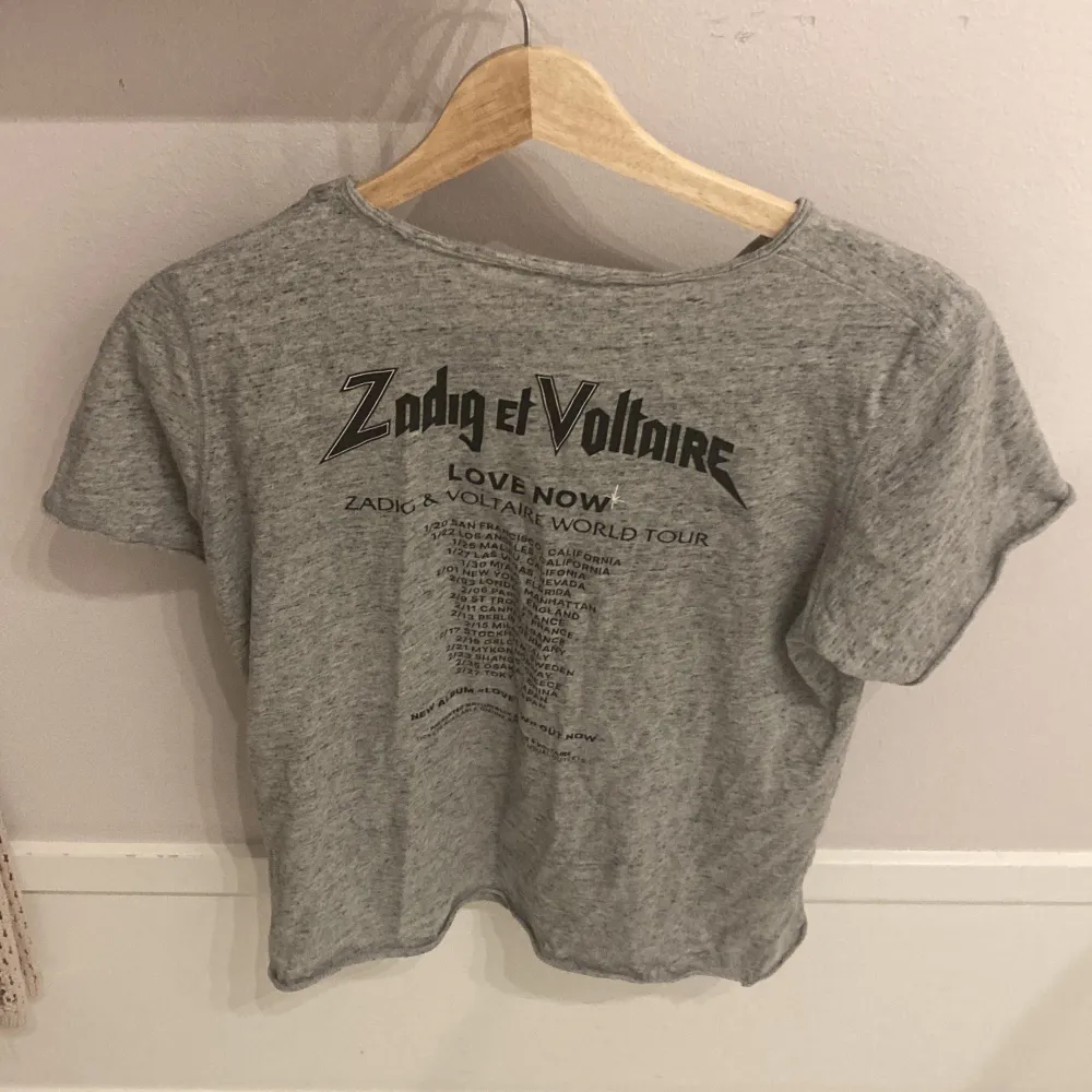 Zadig Voltaire t shirt som jag fått i julas! Pris kan diskuteras!. T-shirts.