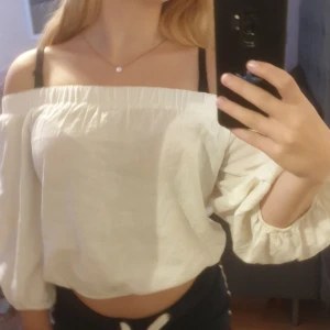 Sommar topp - Jätte fin sommar topp, som är i ett tunt tyg. Perfekt på en varm sommar dag.