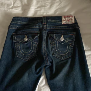 True religon jeans - Fina religions i 26. Raka och low waist. 00-talet. 500kr, buda på. 