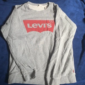 Levi’s tröja - En levi’s tröja i bra skick, ganska gammal men sällan använd.