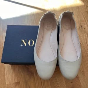 Novita - Säljer mina ballerina från Novita, använda ett väldigt fåtal gånger, i väldigt bra skick. Storlek 38, true to size. 
