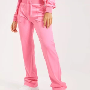 Juicy couture byxor  - Juicy couture byxor i storlek S Färgen cotton candy  Jättebra skick. Kan mötas eller köpare står för frakt. 