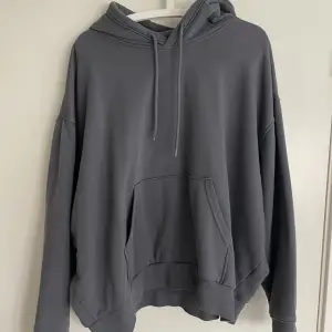 Supersnygg grå/blå hoodie från weekday❤️