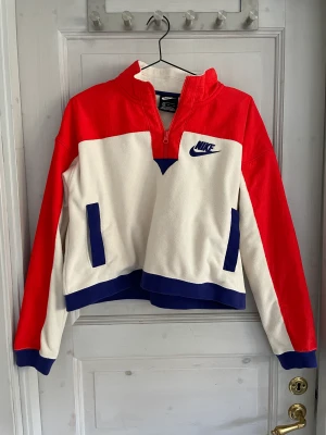 Nike tröja - Vintage Nike tröja i storlek M, passar mig som bär S