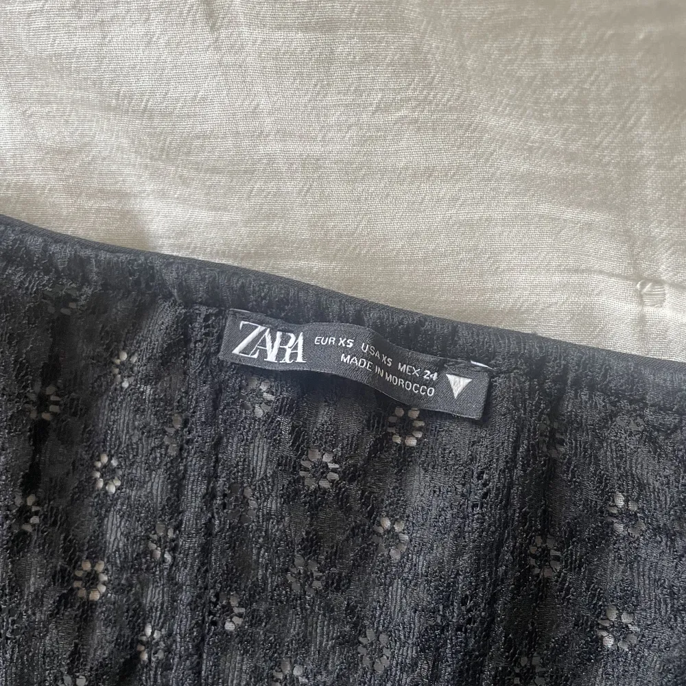 Jättefin korsett topp från Zara som tyvärr är för liten💔 Beställt på nätet o aldrig använt förutom provning, stl xs🌟. Toppar.