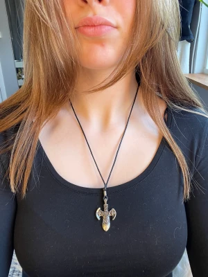 Halsband - Fint halsband🫶🏼 ej justerbart, i nyskick! Köparen står för frakt💌