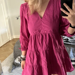 Rosa klänning - Superfin rosa klänning från zara. Aldrig använd.💞 Storlek M 