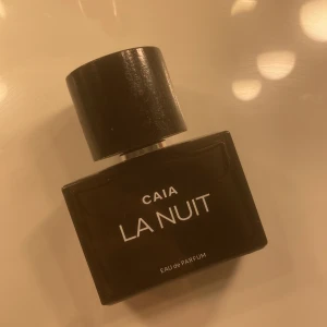 Caia parfym La Nuit - Endast använd 1 gång, då tyvärr inget för mig