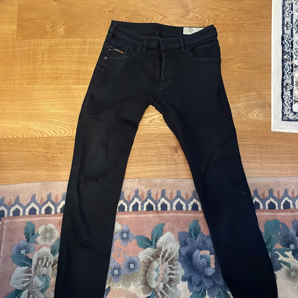 Svarta Diesel jeans i bra skick. Använda men inget som tyder på användning. W29/32L stretch. Jeans & Byxor.