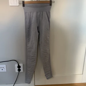 Gymshark tights  - Grå Gymshark tights stel xs, lite små i storlek