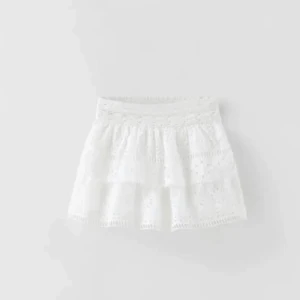 Vit zara kjol - Fin zara kjol.  Barn storlek 164 Köpt tidigare här på Plick. 