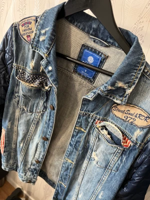 Jeansjacka  - Nästan helt nya jeansjacka 