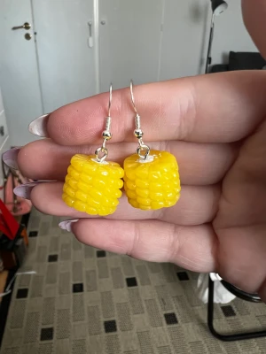 Majs örhängen  - Egengjorda