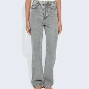 Regular Wide 960 jeans - BikBok - Gråa regular wide jeans från bikbok. Bra skick!