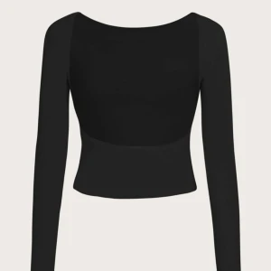 Öppen rygg - Tröja med låg rygg, riktigt fin i strl XS men passar S oxå då den är väldigt stretchig. 💓