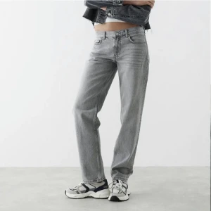 jeans - as snygga jeans från gina, dom har blivit lite urtvättade men fortfarande as snygga.