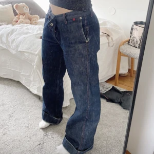 Jeans från Acne - Acne Jeans från deras första kollektion. Lågmidjade och raka. Ställ gärna frågor 🍀