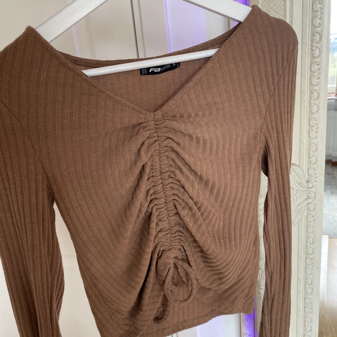 Långärmad tröja med detalj