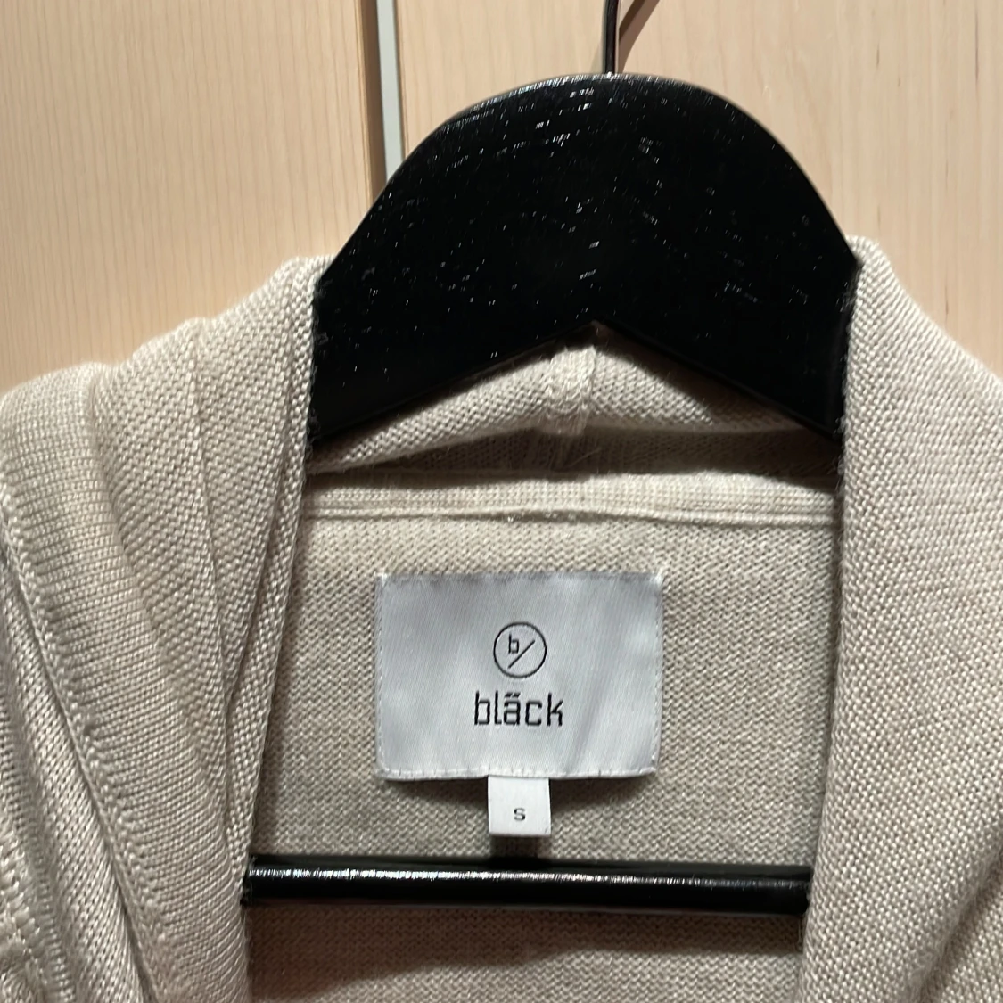 Bläck stickad hoodie  - 90