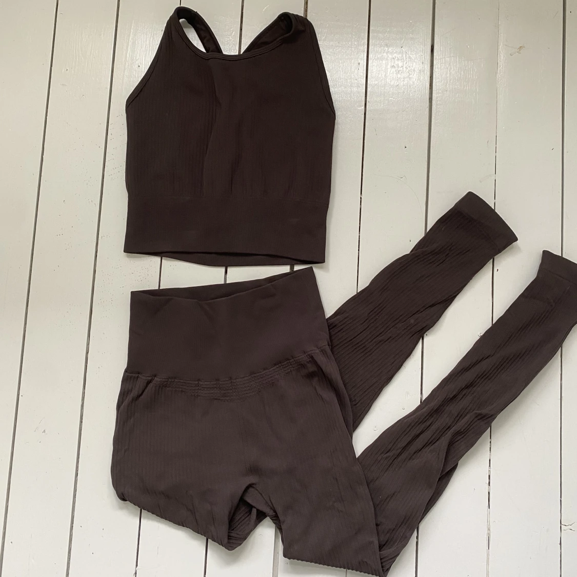 Mörkbrunt tränings set - 90