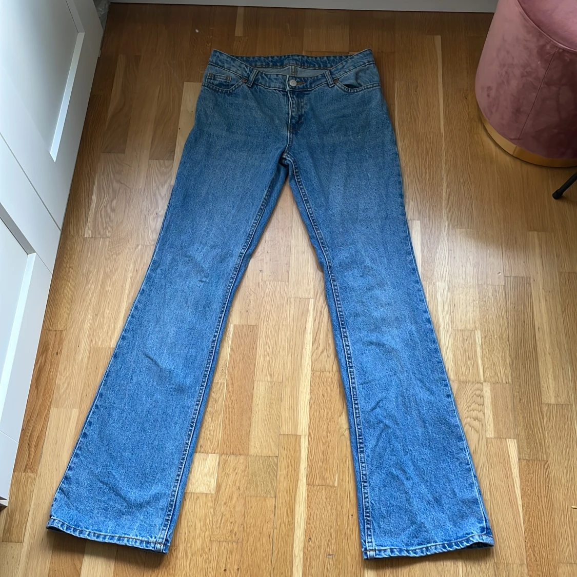 Snygga low flare jeans😍