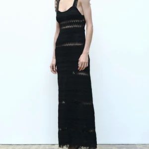 Klänning  - Klänningen är oanvänd och helt slutsåld på Zara! Nypris 600 Kr 