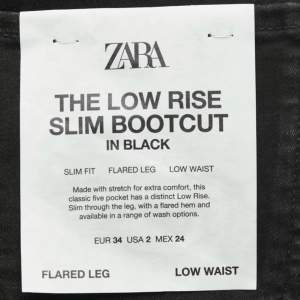 ❗️Intressekoll❗️ På dessa super populära och helt slutsålda lågmidjade bootcut jeans från Zara vid bra prisförslag. Jeansen har inga defekter och vid frågor är det bara att höra av sig🤍(har sprätt upp jeansen längst ner så att de är lite längre)