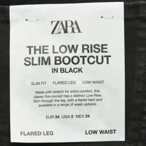 The Low Rise Slim Bootcut Jeans-Zara - ❗️Intressekoll❗️ På dessa super populära och helt slutsålda lågmidjade bootcut jeans från Zara vid bra prisförslag. Jeansen har inga defekter och vid frågor är det bara att höra av sig🤍(har sprätt upp jeansen längst ner så att de är lite längre)