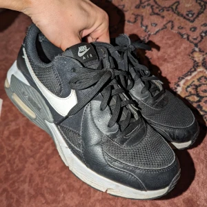 Nike Air Max - Strl 41 - Fina skor i storlek 41