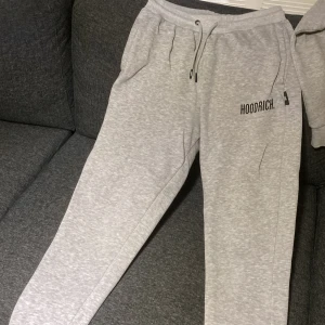 Hoodrich set - Väldigt bra skick och den är lite baggy stil inte loose 