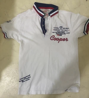  T-shirt  - Säljer den för använder aldrig den 