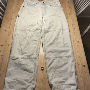 Baggy empyre jeans - Skit fräna baggy vita empyre skater jeans