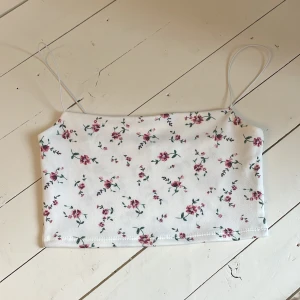 Sommar linne - Super fint sommar linne ifrån Nelly, med tunna band. 💞