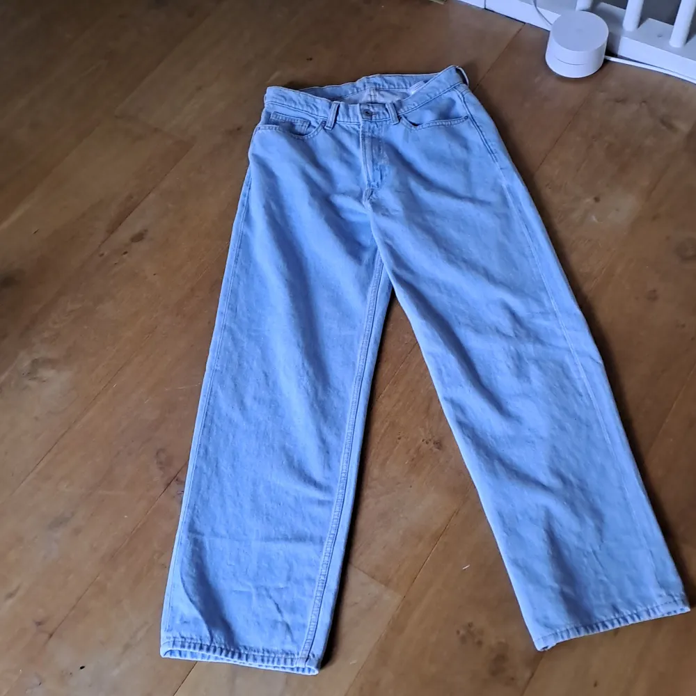 Använda 1 gång inköpta på carlings perfekt för skating . Jeans & Byxor.