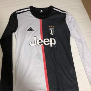 Juventus 19/20 kit (A-kopia) Nummer: 5 (inget namn) Storlek: 158-170cm