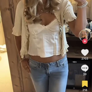 Siden linne - Populärt slutsålt sidenlinne från hm, aldrig använt med lappen kvar💕