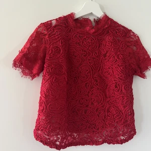 Blus - Röd blus från zara, storlek S. 