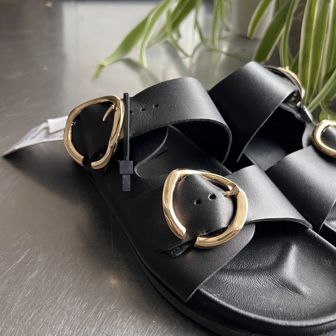 Nya skinntofflor från zara strl. 36 - 91