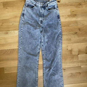 Jeans  - Använda 1 gång. Strl 25/32
