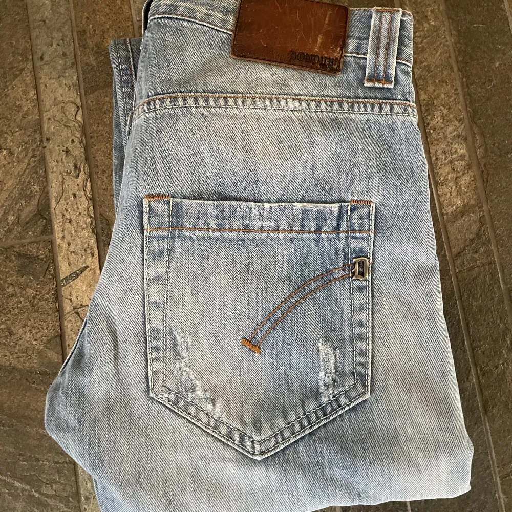 Dondup jeans i str 30, knappt använda, hör gärna av dig om du har några funderingar : ). Jeans & Byxor.