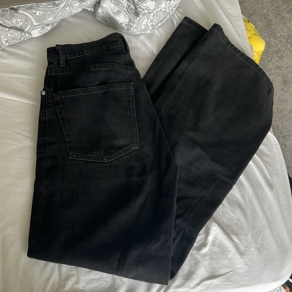 Svarta jeans från Lindex. Mått finns i sista bilden. . Jeans & Byxor.